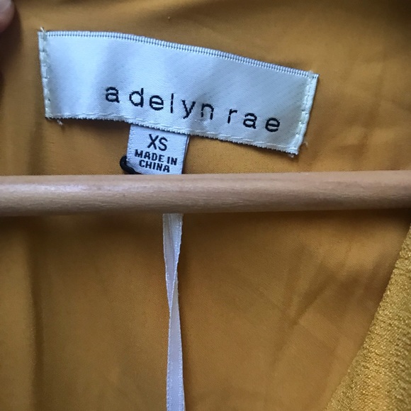 Mustard Capri pant suit with tie and duo slit back - Picture 5 of 8